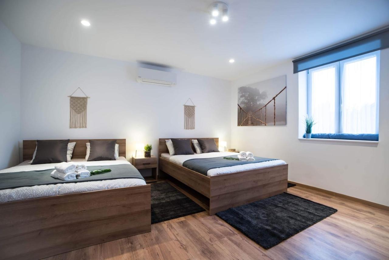 Pintes 38 Apartment ดูเนาวิวาโรส ภายนอก รูปภาพ