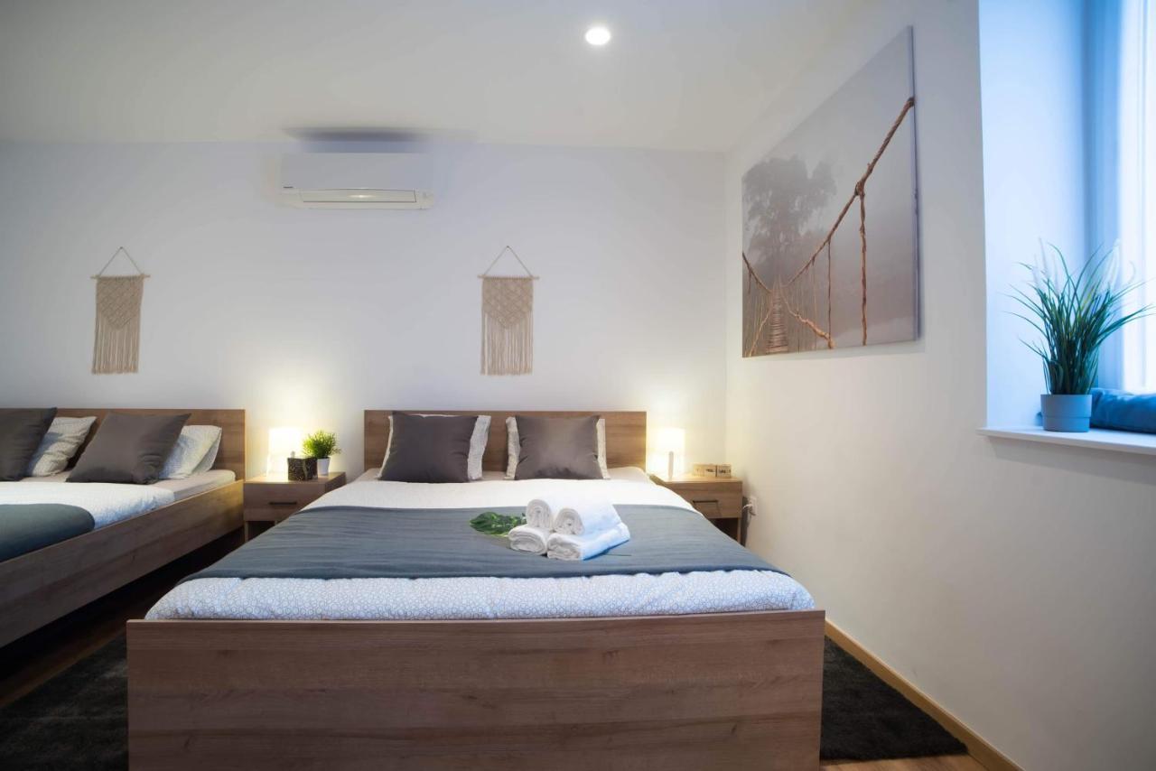Pintes 38 Apartment ดูเนาวิวาโรส ภายนอก รูปภาพ